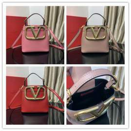 Picture of Valentino Handbags _SKUfw241223978fw